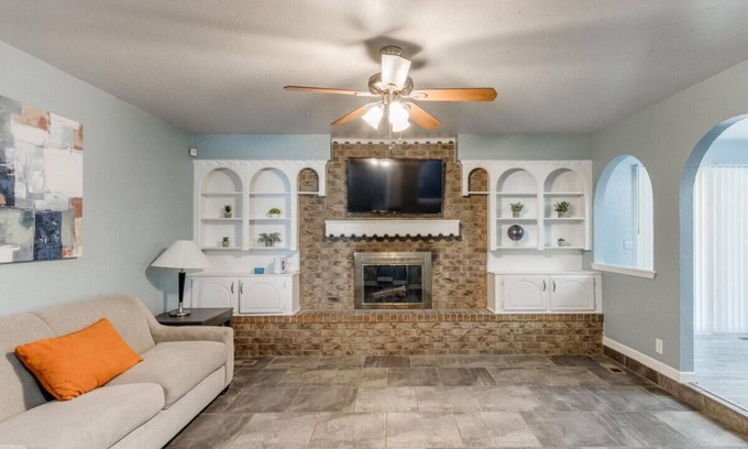 Oklahoma City House | OKC - NW 91st · Private Home | Quiet Neighborhood | Pet-Friendly