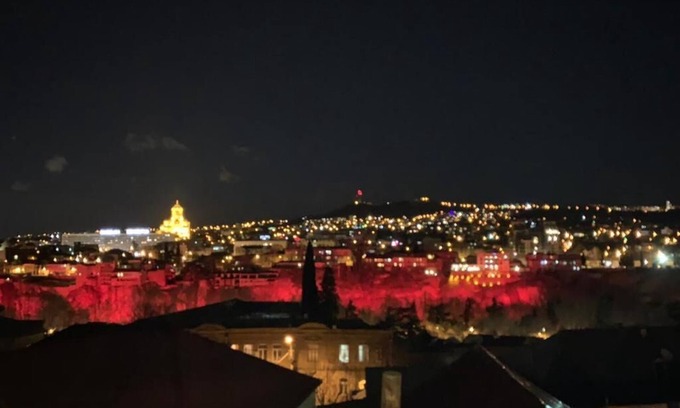 Tbilisi Apartment | Old apartment overlooking Tiflis