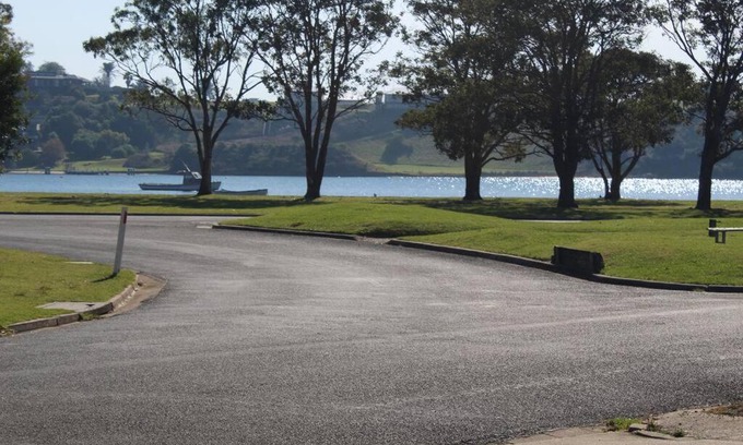 Lakes Entrance House | Old fisherman's house on barkes - pet and family friendly