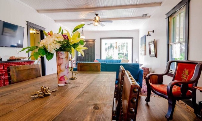 Sunny Point House | Old Florida Charm Arts District 3br Steps to River