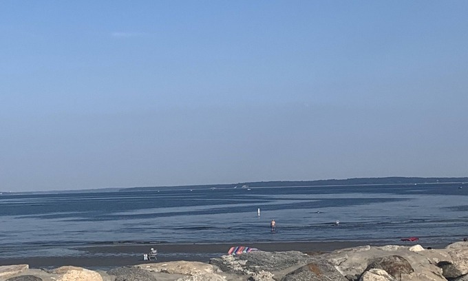Old Greenwich House | Old Greenwich home just a mile from Tod's Point Beach