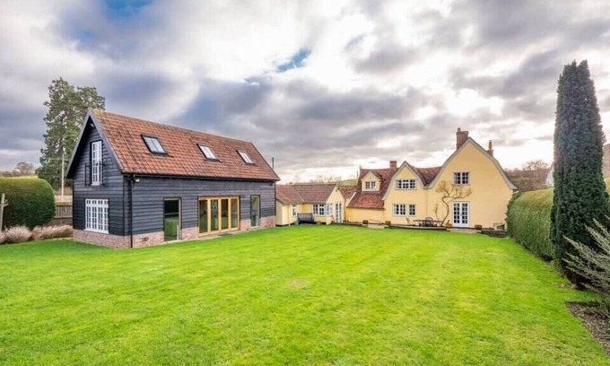 Bury St Edmunds House | Old Hare and Hounds and Writer's Barn, Somerton