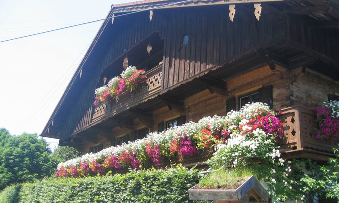 Bad Heilbrunn Apartment | Old house - new walls: large 4 star * apartment in the old farmhouse built in 1666