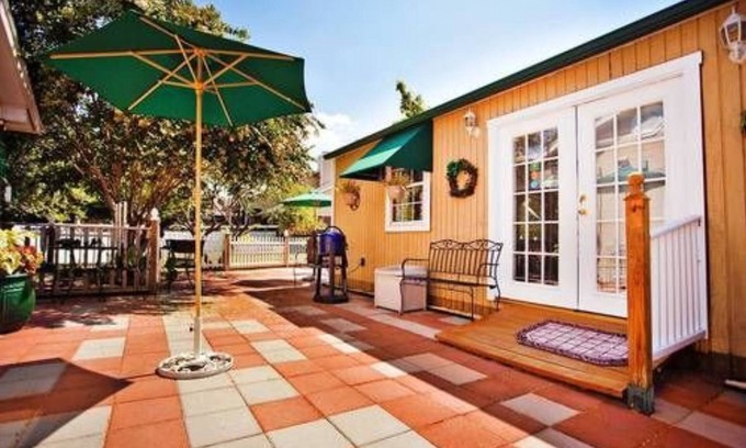 Denton Hotel | Old Irish Inn