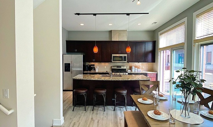 Southeast Omaha House | Old Market Townhome w/2 King Suites+Garage+View