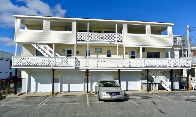 Old Orchard Beach Condo | Old Orchard Beach House Condo with Ocean View