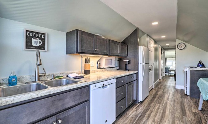 Old Orchard Beach Apartment | Old Orchard Beach Apartment - Quick Walk to Beach!