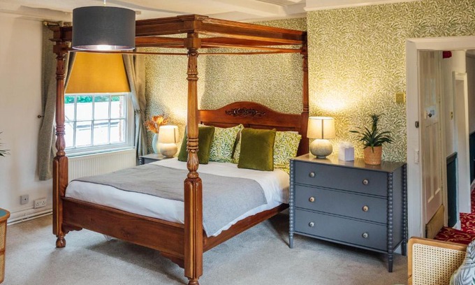 Putley Hotel | Old Rectory House, Redditch
