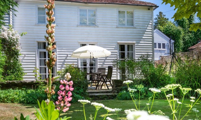 Northiam Apartment | Old School House - One Bedroom Apartment, Sleeps 2