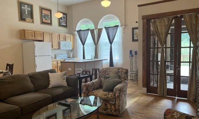 Onondaga House | Old School Vibe Private Apartment