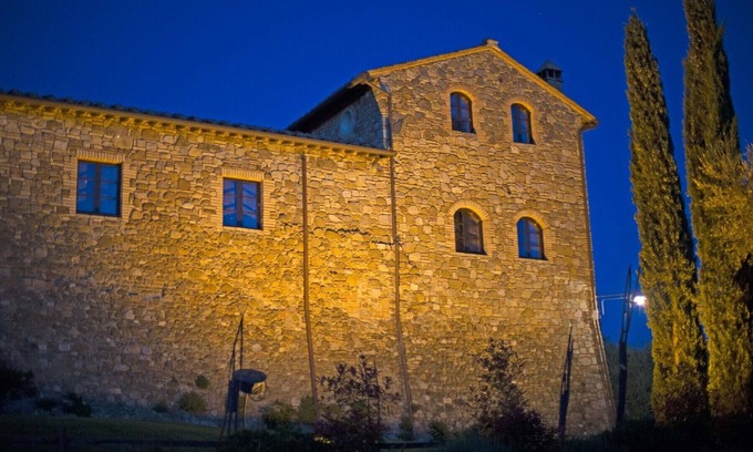 Cinigiano Apartment | Old Stone Apartment with Pool, view and close to Seaside