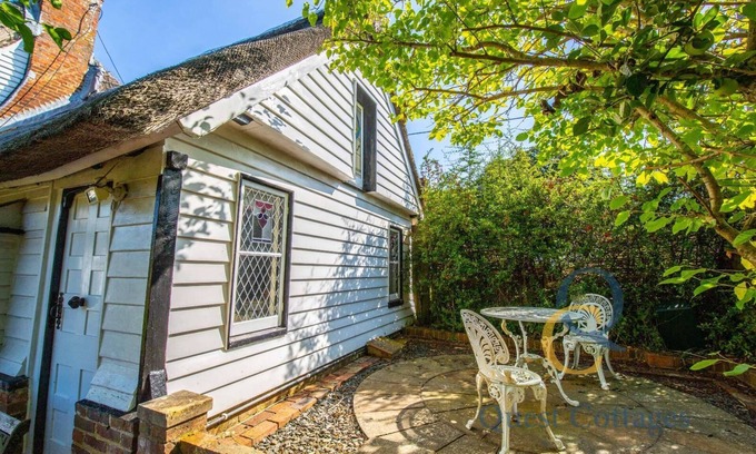 Peasmarsh Apartment | Old Thatch Cottage - Private Heated Pool - Nr Rye