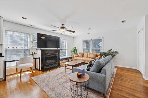 Old Town House | Old Town 3bd 3ba Coach House, Garage Parking Incl