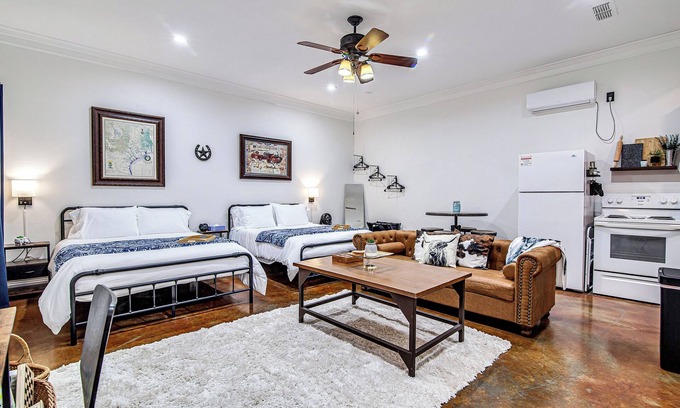 Burleson Apartment | Old Town Rodeo Studio. Free parking. Walk to entertainment and restaurants.