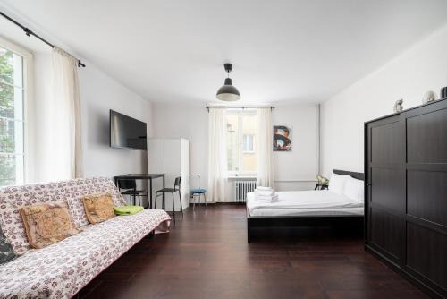 Old Town Apartment | Old Town Square Black & White Studio by BookingHost