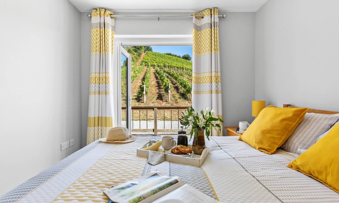 Teignmouth Cabin | Old Walls Vineyard