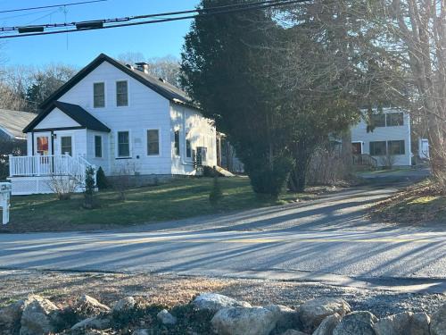 Sandwich House | Oldest Town of Cape Cod In The Historic District