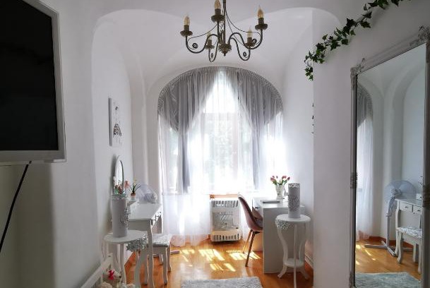 Eger Apartment | Oldtown Shelter Apartment with free private parking