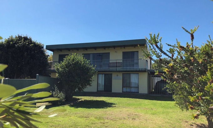 Mallacoota House | Oli's @ 57 Lakeside Drive, Mallacoota