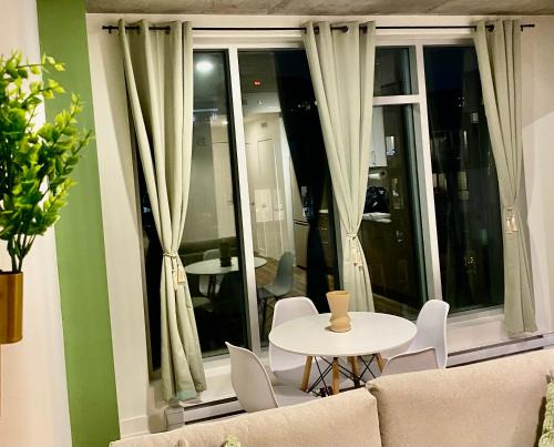 Shaughnessy Village Apartment | Olive 1 BD in downtown MTL 11