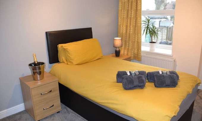Salisbury Apartment | Olive Tree 2 bed Apartment - Stayseekers