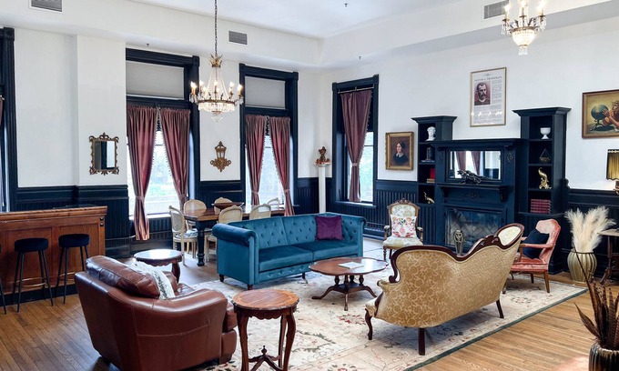 Downtown - Waterfront House | Oliver Inn | Suite 12 | The Grand Chamber