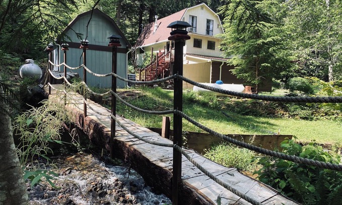 Brinnon Cabin | Olympic Wanderer Creekside Hot-tub Olympic Peninsula Nature Retreat