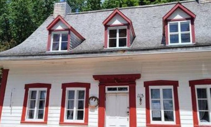 Saint-Jean-de-l'lle-d'Orleans Ski Chalet | Om chalet 1 avec spa face au fleuve