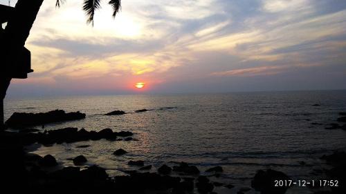 Arambol House | Om Ganesh Guest House Cliffside