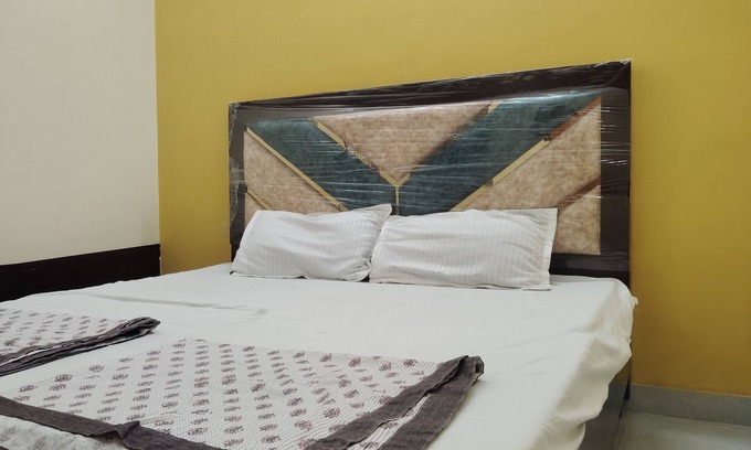 Ayodhya House | Om Sadan Guest House Ayodhya Dhaam - Centrally Located Guest House In Holy City