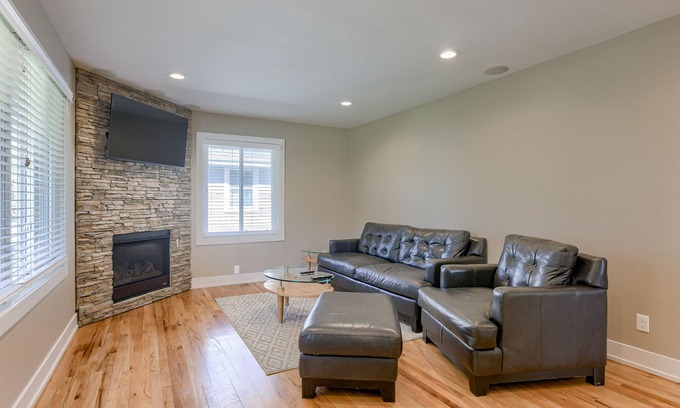 South Central Omaha House | *OMAHA'S BEST MIDTOWN CHARMER- MINS TO DOWNTOWN, UNMC, CWS, ZOO, CHI CEN!