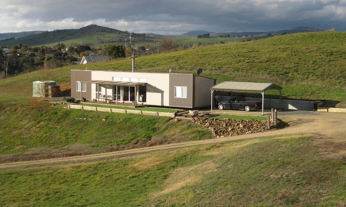 Omeo House | Omeo Mountain Views. Peace and Tranquillity