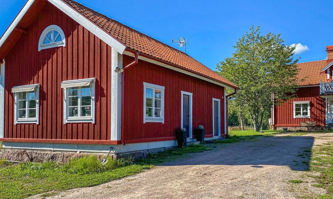 Tranas House | On a farm with goats, horses and a small lake welcomes you this cozy cottage.