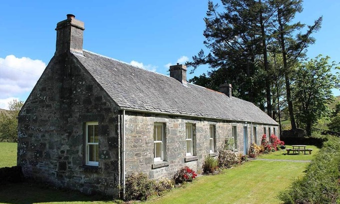 Lochgilphead Cottage | On a private hill farm estate. Set in stunning scenery close to the coast.