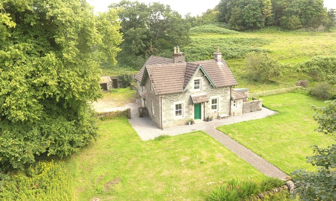 Lochgilphead Cottage | On a private hill farm estate. Set in stunning scenery close to the coast.