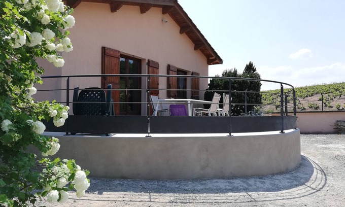 Odenas Cottage | On a viticultural estate