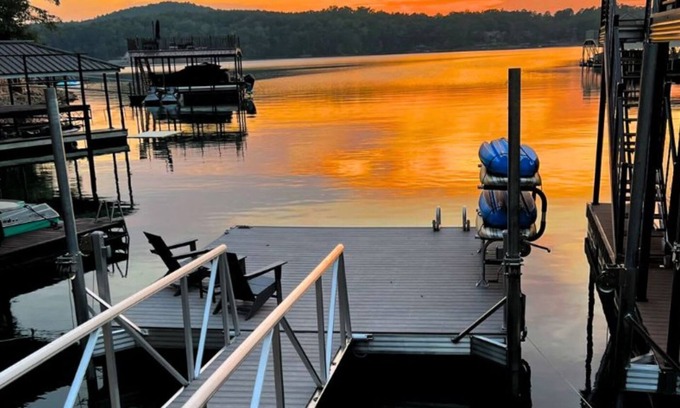 Morganton Cabin | On Lake Blue Ridge! Firepit, Hot Tub, 15 min from Downtown Blue Ridge!