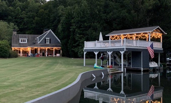 Wiley House | ON LAKE BURTON! LAKE HOUSE WITH BOAT DOCK! BOAT AVAILABLE FOR RENT!