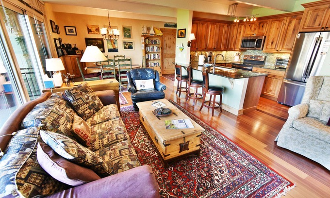 Dillon Condo | On Lake! Ground Floor Unit. Walk to Marina, Concerts, Parks