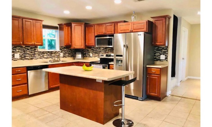 Syracuse House | “On Lake Time” a 💎 in the ❤️ of Lake Wawasee