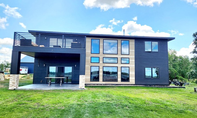Alexandria House | On Lake Time!nStunning Modern Lakefront 5 BR/4 BA on Maple Lake ~ Sleeps 12+
