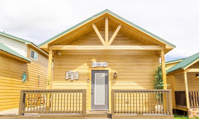 Willis House | On lake time tiny home living modern