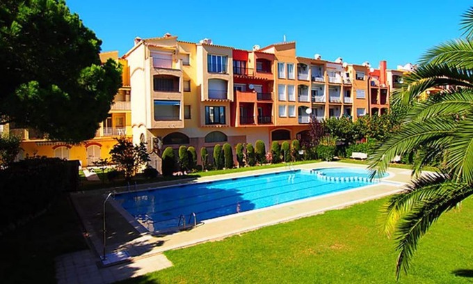Empuriabrava Apartment | On offer Beautiful apartment in Ampuriabrava. 1st line beach, central.