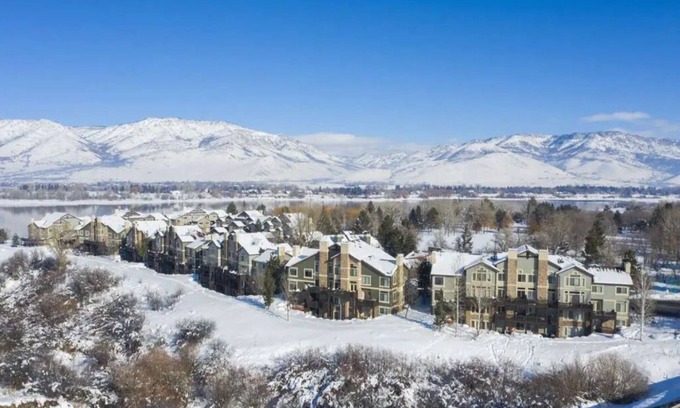 Ogden Condo | On Pineview Reservoir - just a short walk down the trail to the beach!