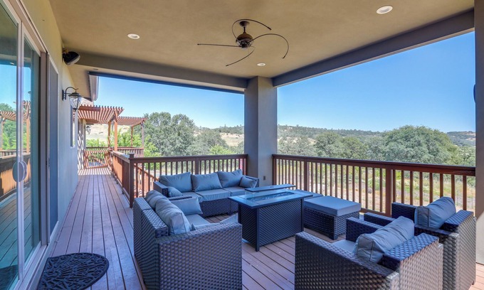Pilot Hill House | On-Site Vineyard: Gem on 10 Acres in Pilot Hill!
