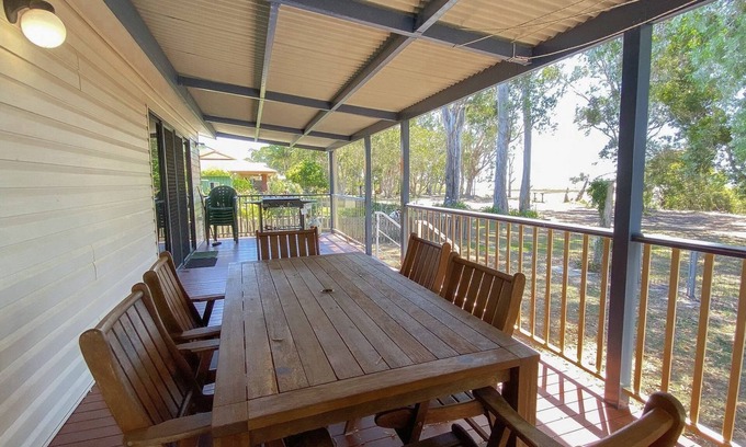 Burrum Heads House | On The Bank - Burrum Heads- Riverfront- 3BR- Aircon