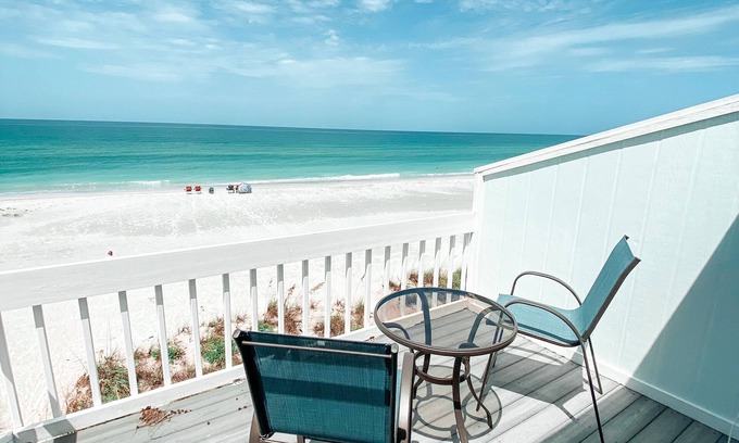 Cape Haze House | On the beach+pet friendly+2 paddle boards+2 kayaks+4 bikes+dock+pool+tennis