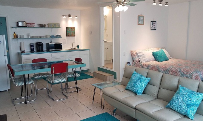 Buckroe Beach Condo | on the beach