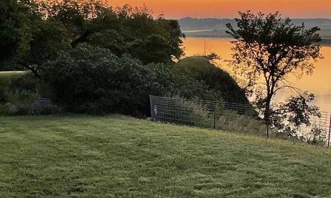 Bon Homme County House | On the Bluff, Overlooking the River. Outdoorsman’s Paradise!