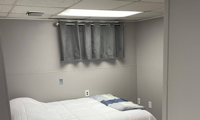 Hartland Apartment | On The Go!